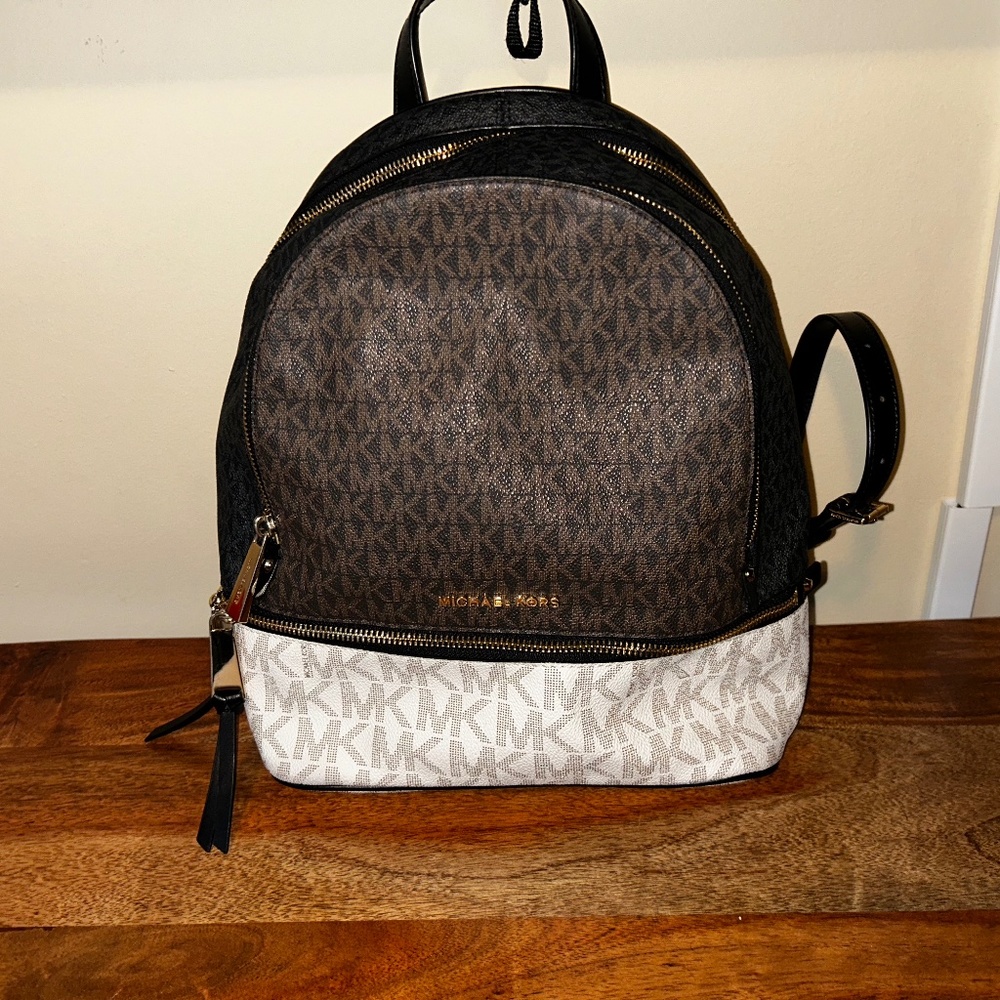 Michael Kors Rhea Zip Medium MK Signature Backpack